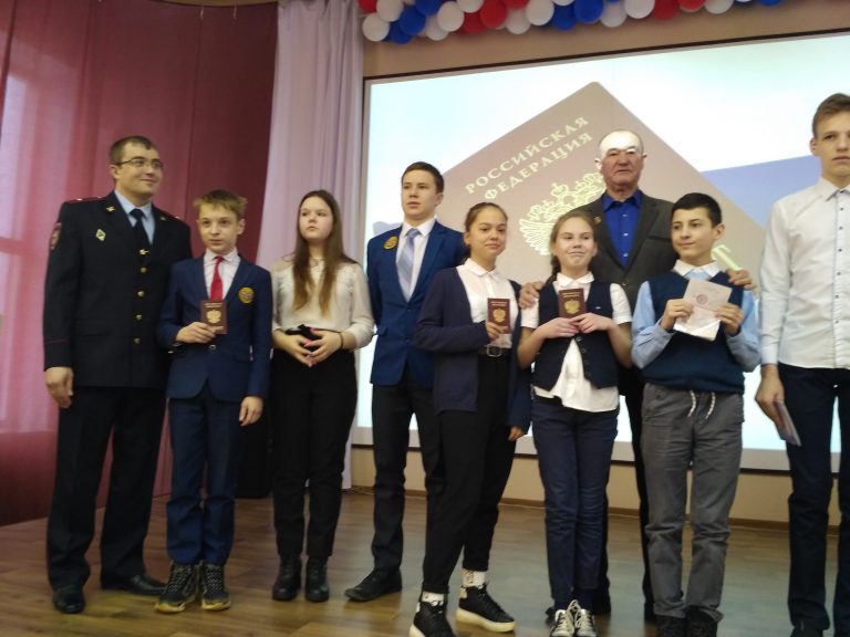 В Новоуральске состоялось торжественное вручение паспортов гражданам, достигшим 14-летнего возраста