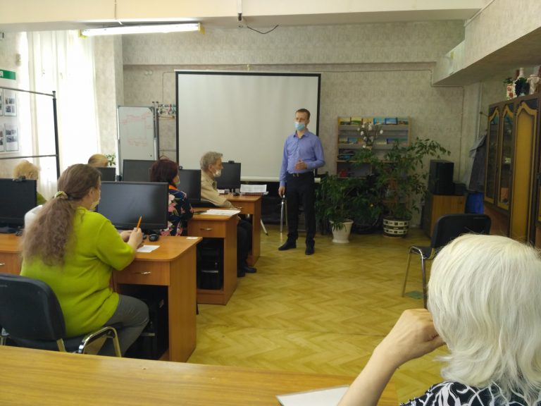Сотрудники полиции Новоуральска продолжают профилактику мошенничества с разными категориями граждан
