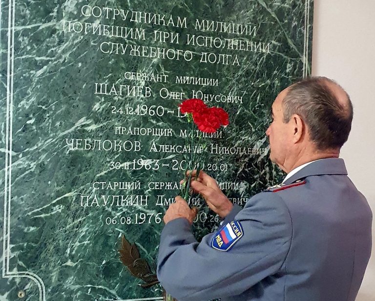 В Новоуральском УВД почтили память сотрудников погибших при исполнении служебных обязанностей