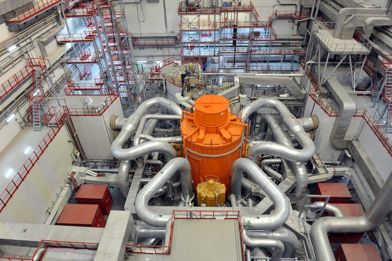 Быстрый реактор БН-800 Белоярской АЭС впервые выведен на 100% уровень мощности с полной загрузкой инновационным МОКС-топливом