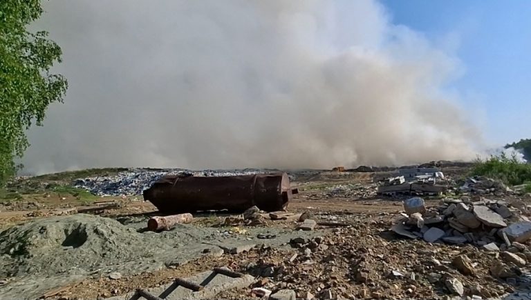 Возле города ночью горела свалка: что известно?