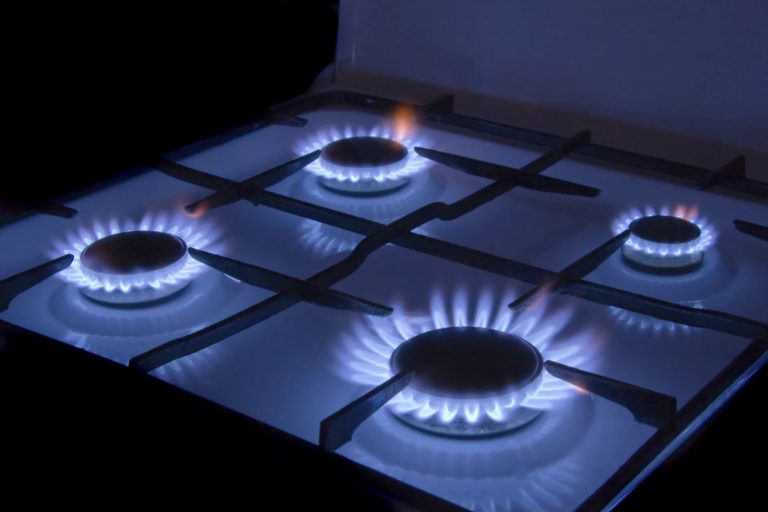 Жителей Новоуральска призывают пускать газовиков в квартиры во избежание крупных штрафов