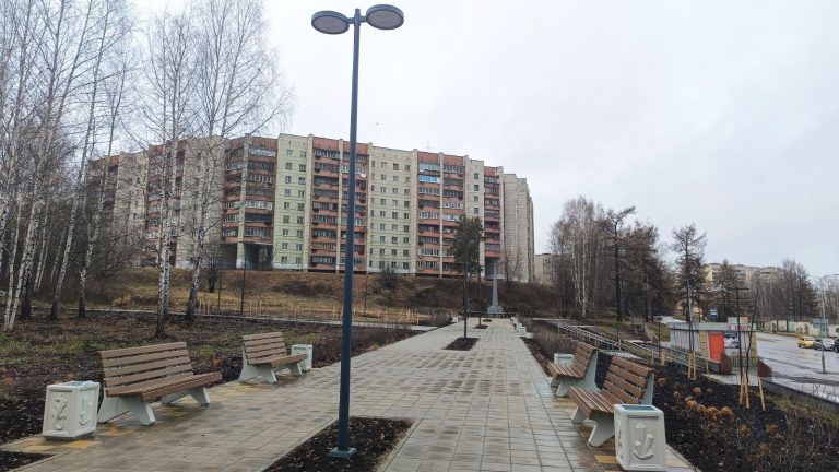 В сквере Революции установлены скамейки