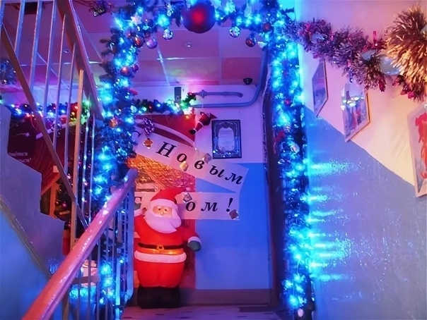 Собираетесь украсить подъезд или уже украсили❓