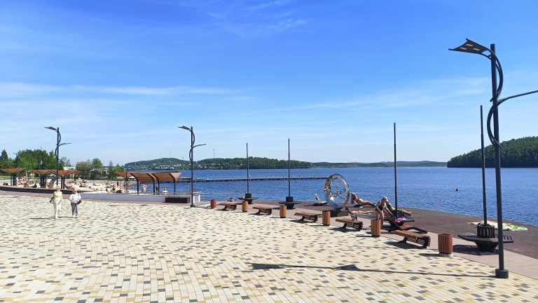 Городской пляж готовится к официальному открытию