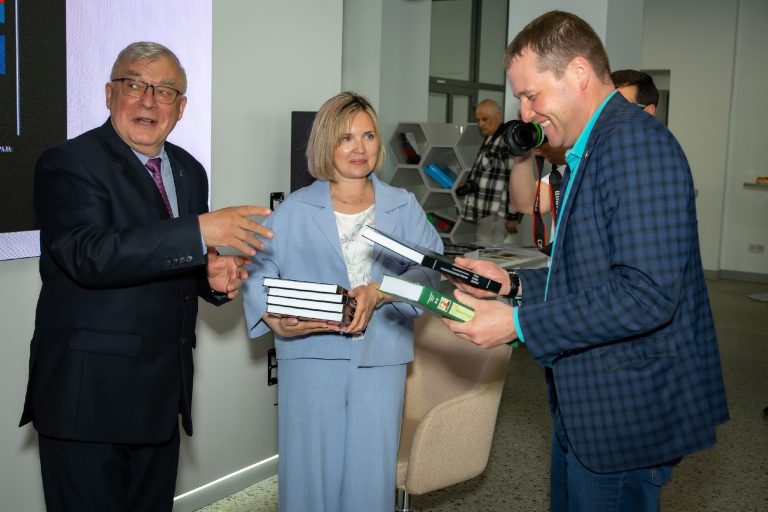 | Выводы делает читатель |