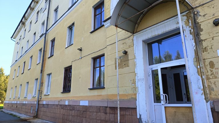 О ремонте входной группы на Свердлова, 1
