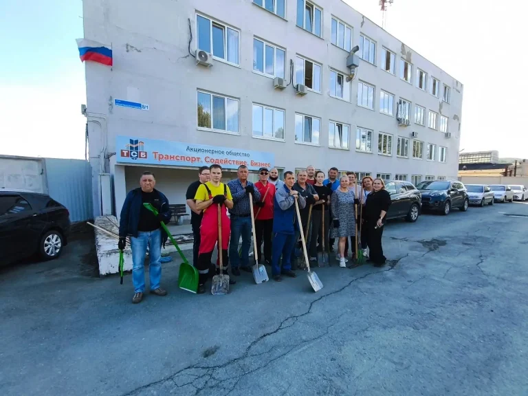 В Новоуральске дан старт осенним субботникам: глава города призвал сохранить чистоту и уют